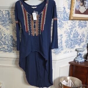 Embroidered Navy Blue high-low Top- XS